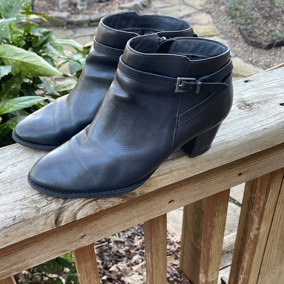 Vionic Upright Upton Ankle Boots - Picture 5 of 9